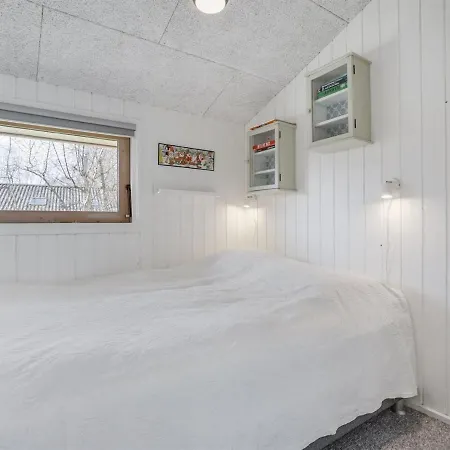 Holiday home Gusta - 500m From The Sea In Djursland And Mols By Interhome